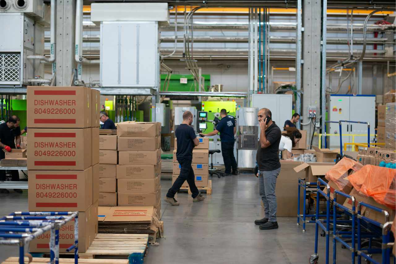 Distribution warehouse