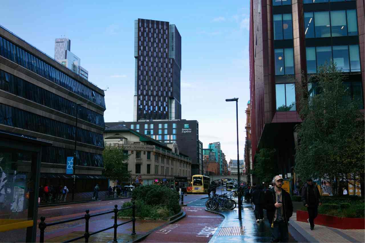 Manchester Metropolitan Reaches £2m Target For First Generation Scholarships